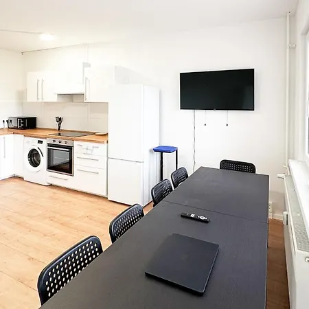 Ausgestattete Fuer Monteur-teams Mit Kostenlosem Parkplatz, Wifi, Tv, Waschmaschine, Kueche, Balkon, Restaurants Und Supermarkt * Галль