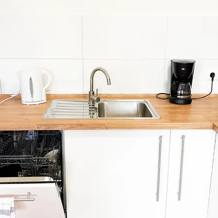 Апартаменты Ausgestattete Fuer Monteur-teams Mit Kostenlosem Parkplatz, Wifi, Tv, Waschmaschine, Kueche, Balkon, Restaurants Und Supermarkt Галль