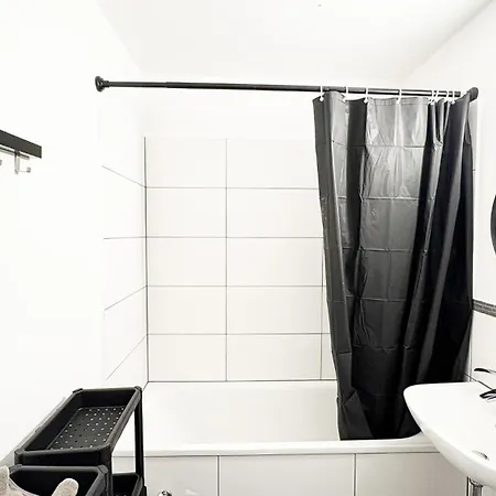 Ausgestattete Fuer Monteur-teams Mit Kostenlosem Parkplatz, Wifi, Tv, Waschmaschine, Kueche, Balkon, Restaurants Und Supermarkt