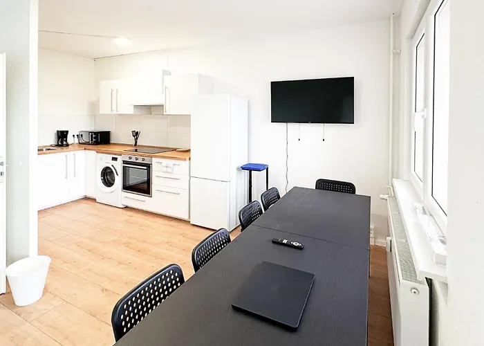 Ausgestattete Fuer Monteur-teams Mit Kostenlosem Parkplatz, Wifi, Tv, Waschmaschine, Kueche, Balkon, Restaurants Und Supermarkt * Halle (Saale)