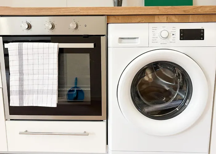 Ausgestattete Fuer Monteur-teams Mit Kostenlosem Parkplatz, Wifi, Tv, Waschmaschine, Kueche, Balkon, Restaurants Und Supermarkt Lägenhet