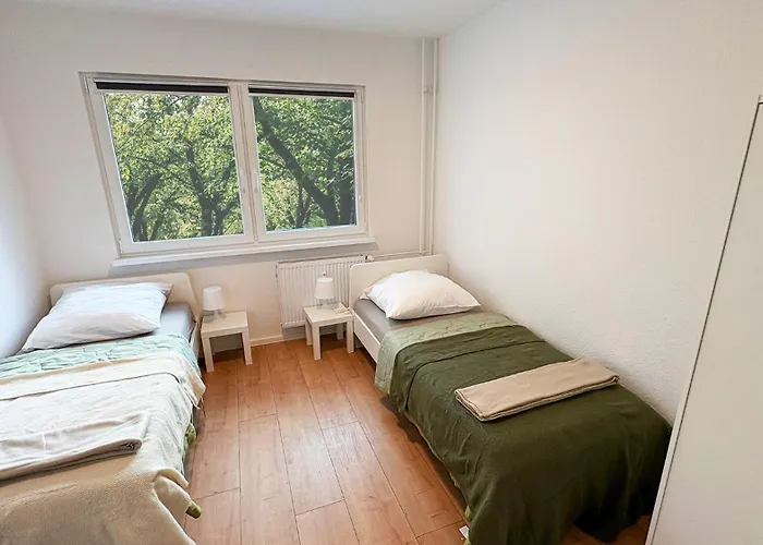 Lägenhet Ausgestattete Fuer Monteur-teams Mit Kostenlosem Parkplatz, Wifi, Tv, Waschmaschine, Kueche, Balkon, Restaurants Und Supermarkt Halle (Saale)