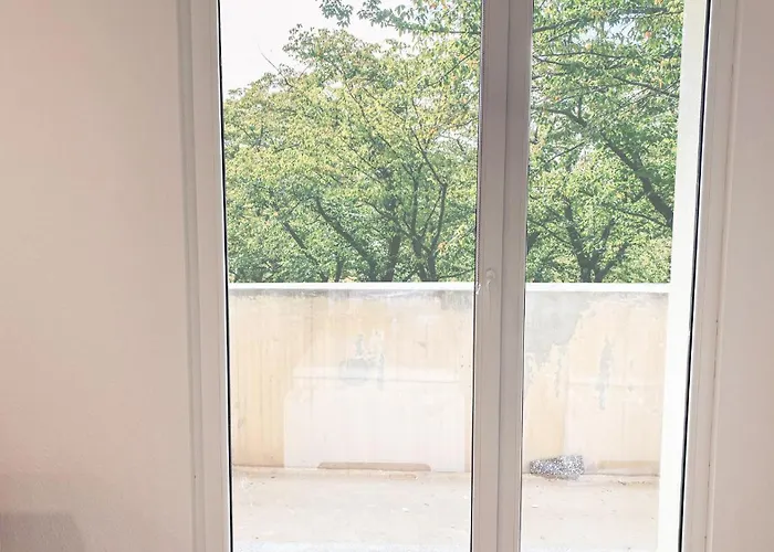 Ausgestattete Fuer Monteur-teams Mit Kostenlosem Parkplatz, Wifi, Tv, Waschmaschine, Kueche, Balkon, Restaurants Und Supermarkt