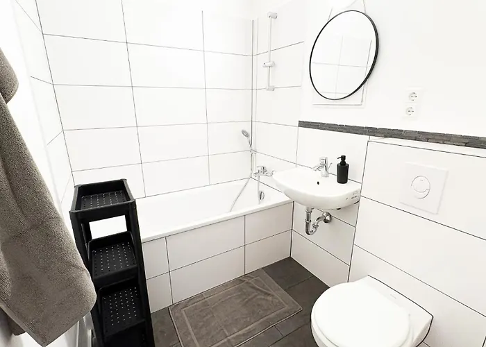 Ausgestattete Fuer Monteur-teams Mit Kostenlosem Parkplatz, Wifi, Tv, Waschmaschine, Kueche, Balkon, Restaurants Und Supermarkt Halle (Saale)