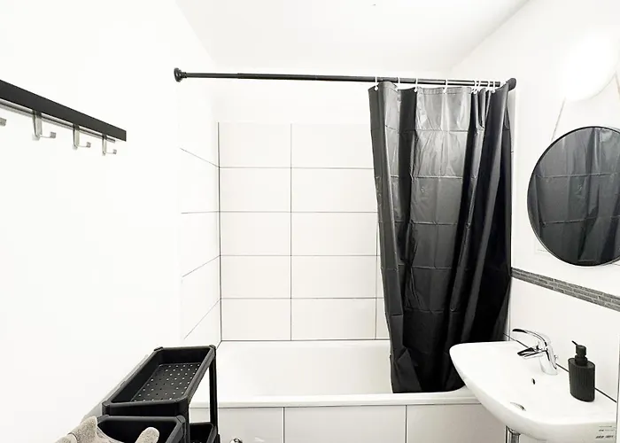 Ausgestattete Fuer Monteur-teams Mit Kostenlosem Parkplatz, Wifi, Tv, Waschmaschine, Kueche, Balkon, Restaurants Und Supermarkt