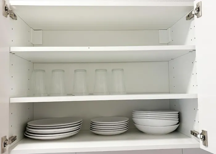 Lägenhet Ausgestattete Fuer Monteur-teams Mit Kostenlosem Parkplatz, Wifi, Tv, Waschmaschine, Kueche, Balkon, Restaurants Und Supermarkt Halle (Saale)