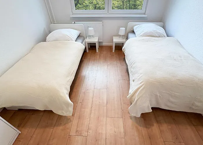 Ausgestattete Fuer Monteur-teams Mit Kostenlosem Parkplatz, Wifi, Tv, Waschmaschine, Kueche, Balkon, Restaurants Und Supermarkt Lägenhet *