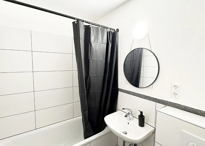 Ausgestattete Fuer Monteur-teams Mit Kostenlosem Parkplatz, Wifi, Tv, Waschmaschine, Kueche, Balkon, Restaurants Und Supermarkt Halle (Saale)